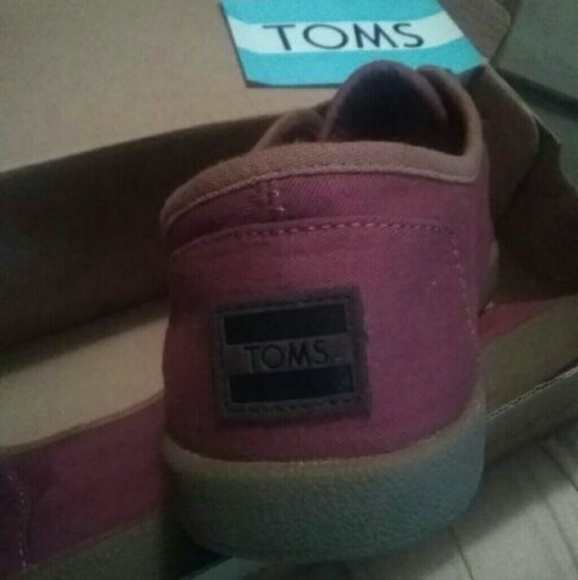 Toms - Picture 2 of 2
