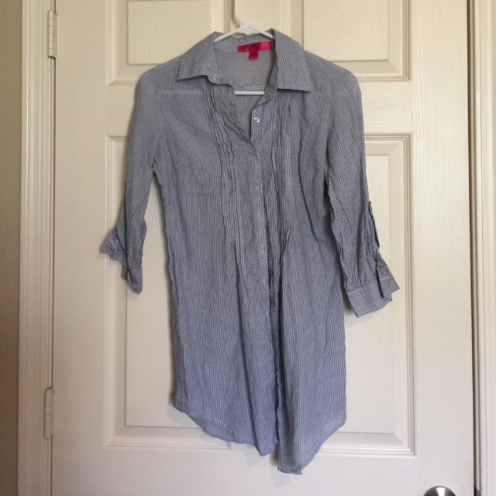 ❤️4 for $10❤️Almost Famous Striped Tunic button up