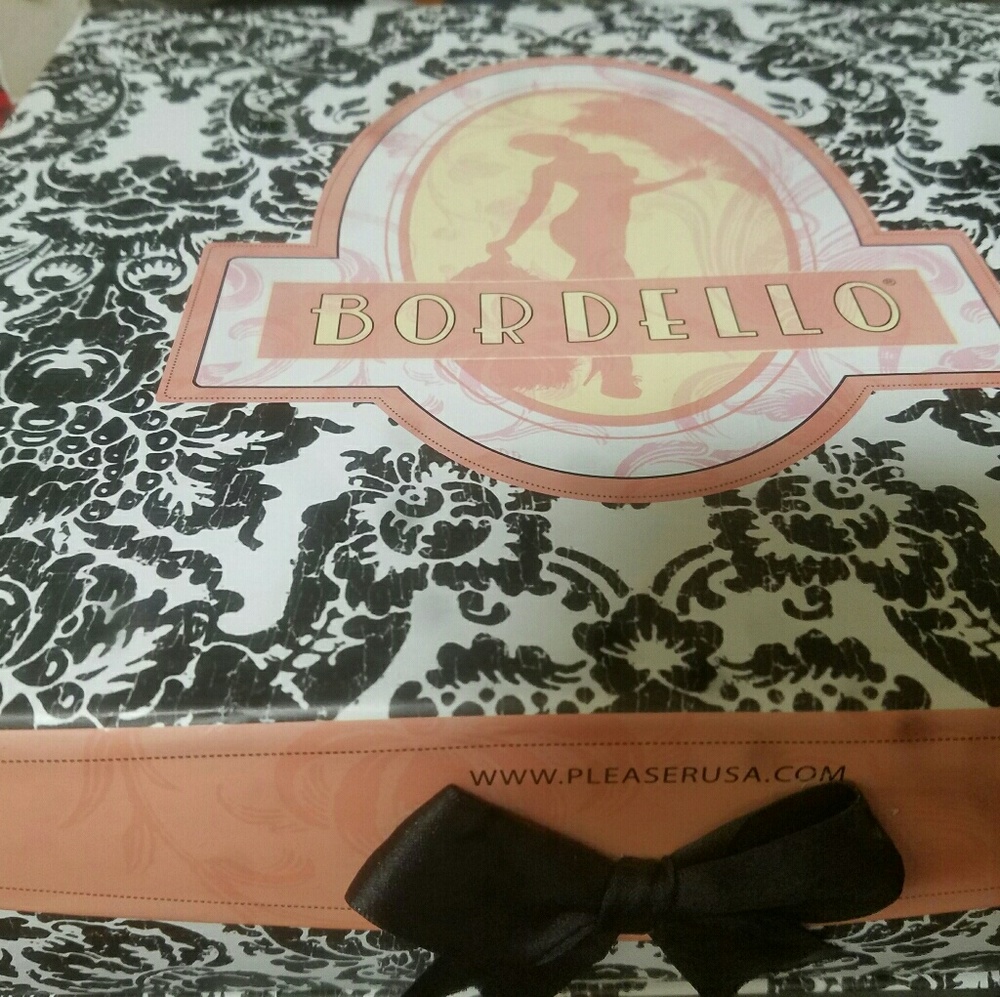 Heels - Picture 2 of 3