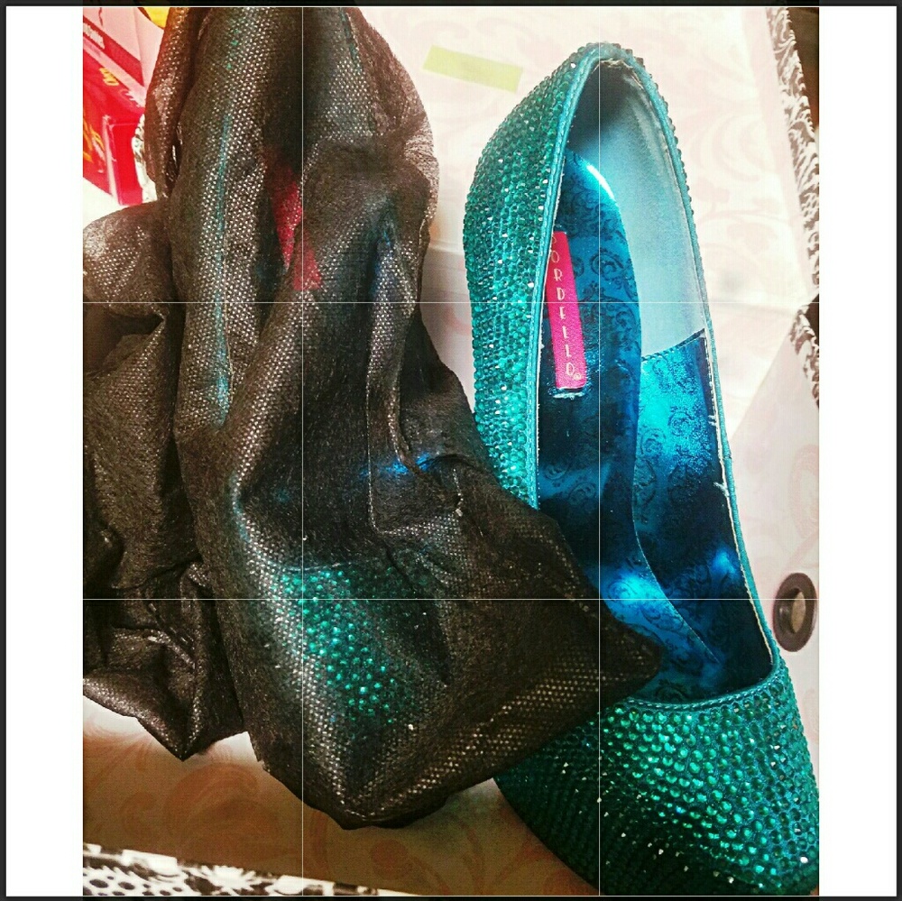 Heels - Picture 3 of 3