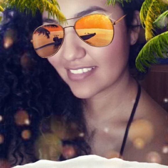 Meet your Posher, Mari - Picture 2 of 2