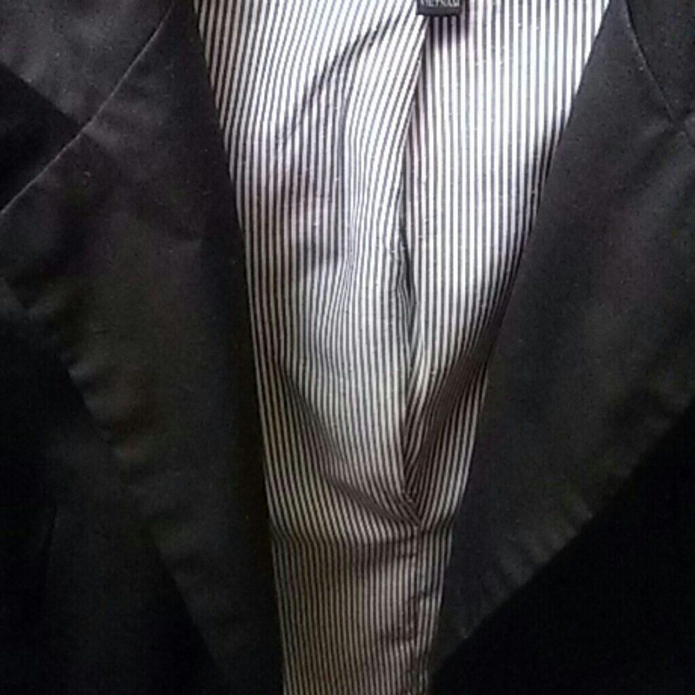 Blazer - Picture 3 of 3