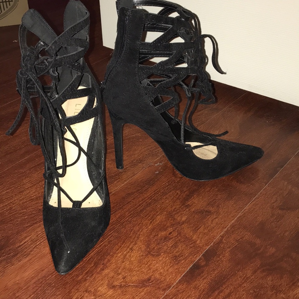 Black velvet heels !