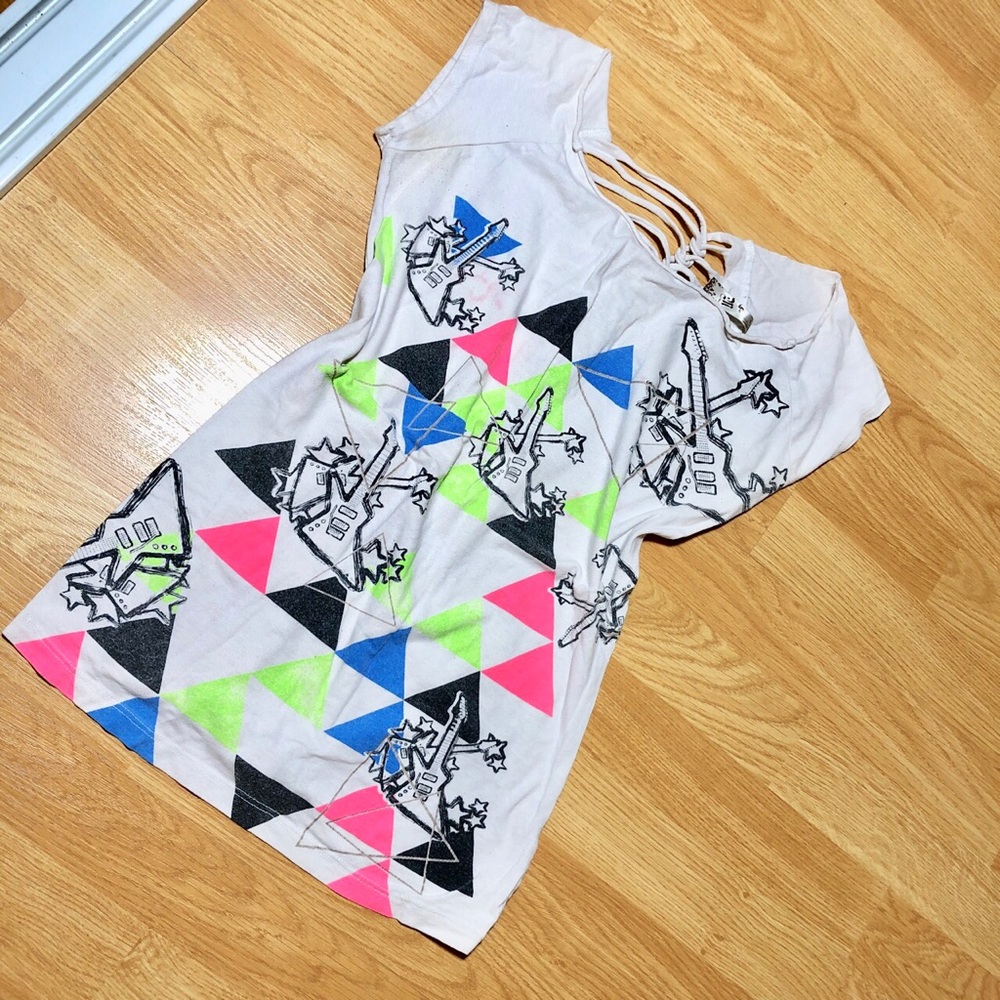 ❌ 5/$20 White guitar neon design tee