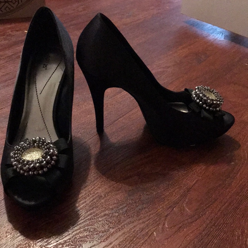 Black dressy heels !