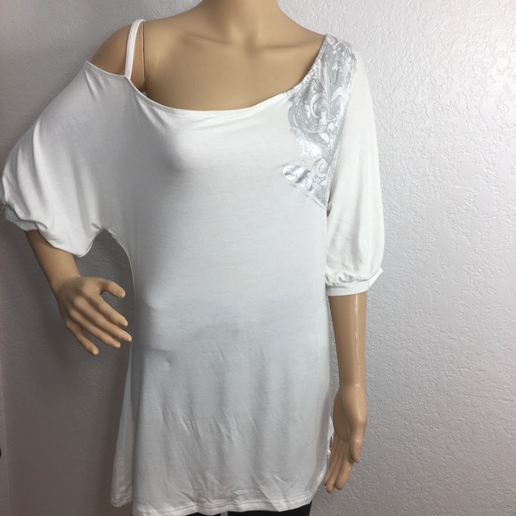 Dereon Assymetrical White Top w/Silver Design - Picture 1 of 8