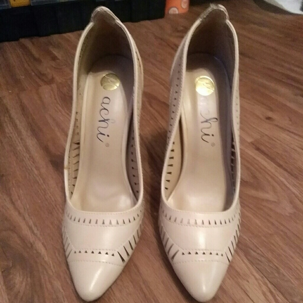 Heels - Picture 2 of 3