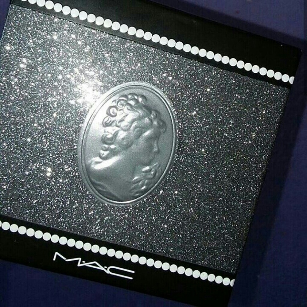 MAC COSMETICS KEEPSAKES PALETTE