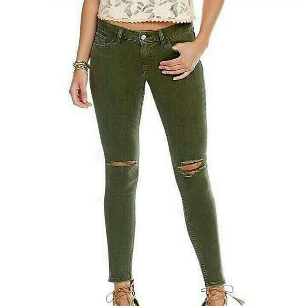 Womens olive green levis! Size 29-30. New!