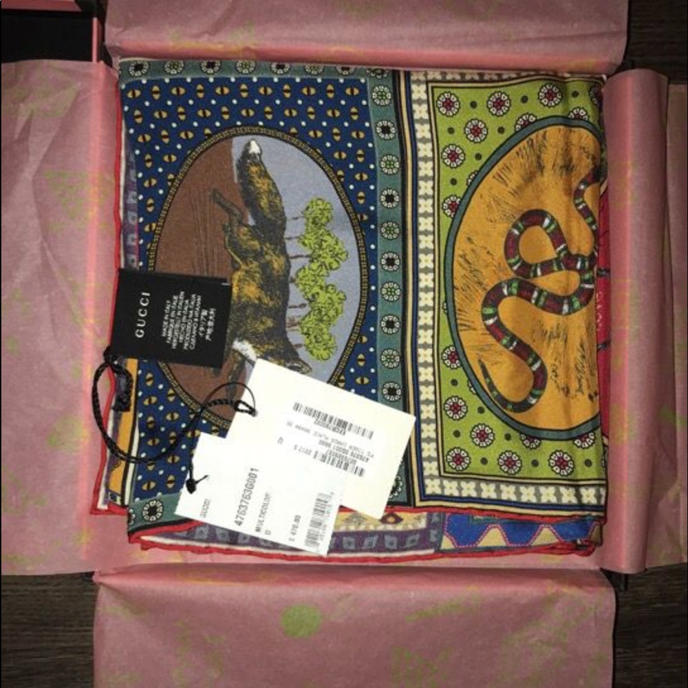 Gucci scarf