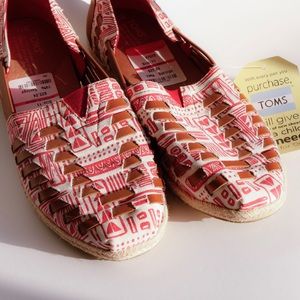 NWT TOMS Alpargata Huarache Red Tiki Print SlipOns