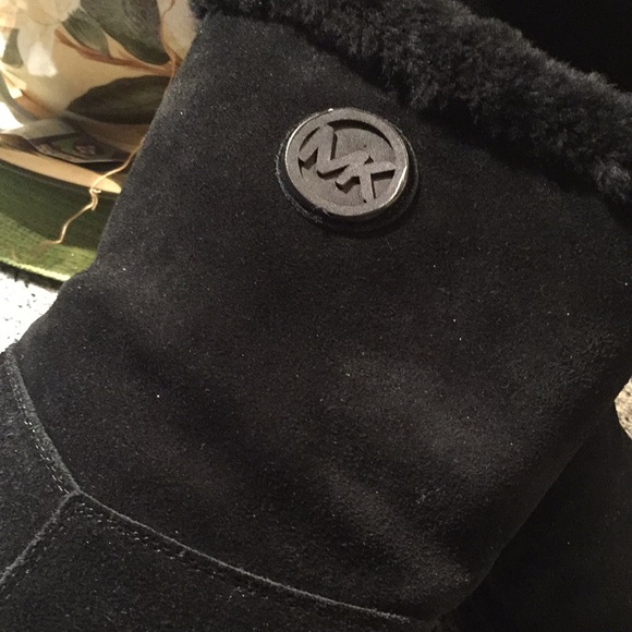 Michael Kors sheep lined boot - Picture 3 of 6