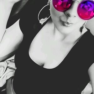 Meet your Posher, Queenn