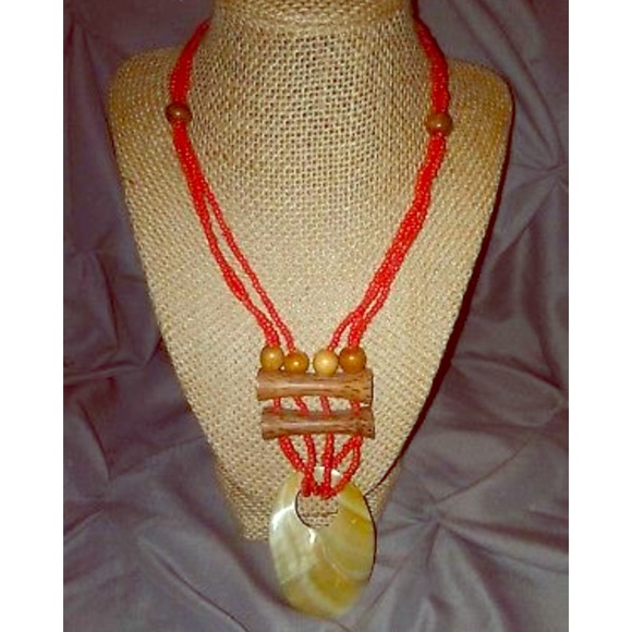 RED SEED BEADED MOP WOODEN CHUNKY TRIBAL NECKLACE - Picture 1 of 5