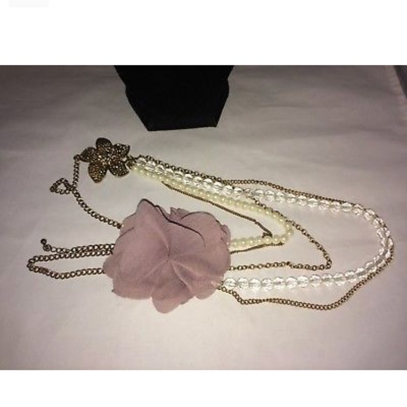 LAVENDER CLOTH FLOWER GLASS & FAUX PEARL NECKLACE - Picture 3 of 4