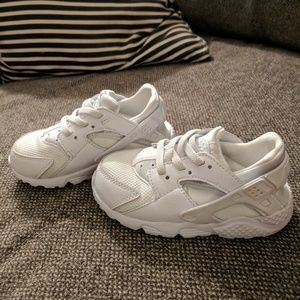 Kids White Nike Huaraches