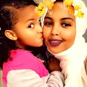 Meet your Posher, Dina