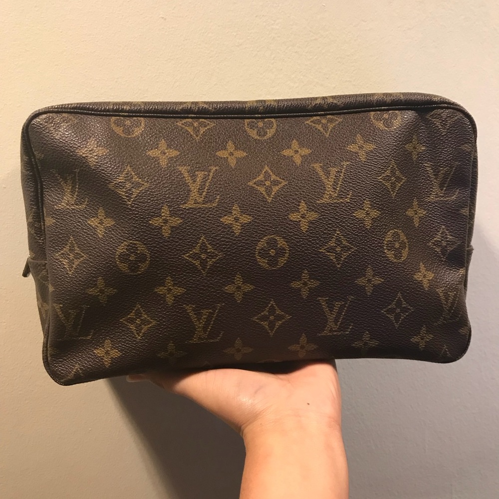 Authentic LV Pouch 28 🎉SOLD🎉