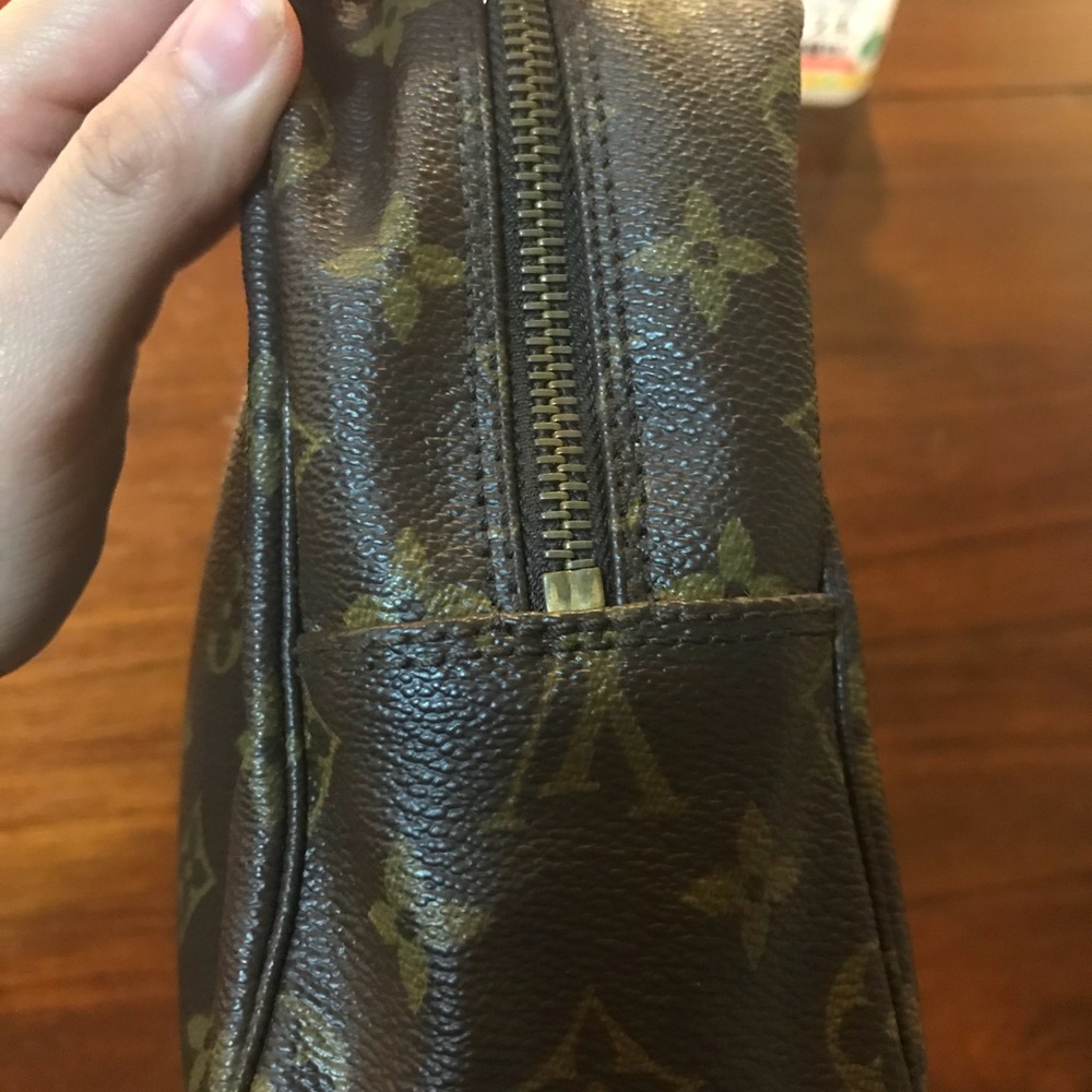 Authentic LV Pouch 28 🎉SOLD🎉 - Picture 5 of 8