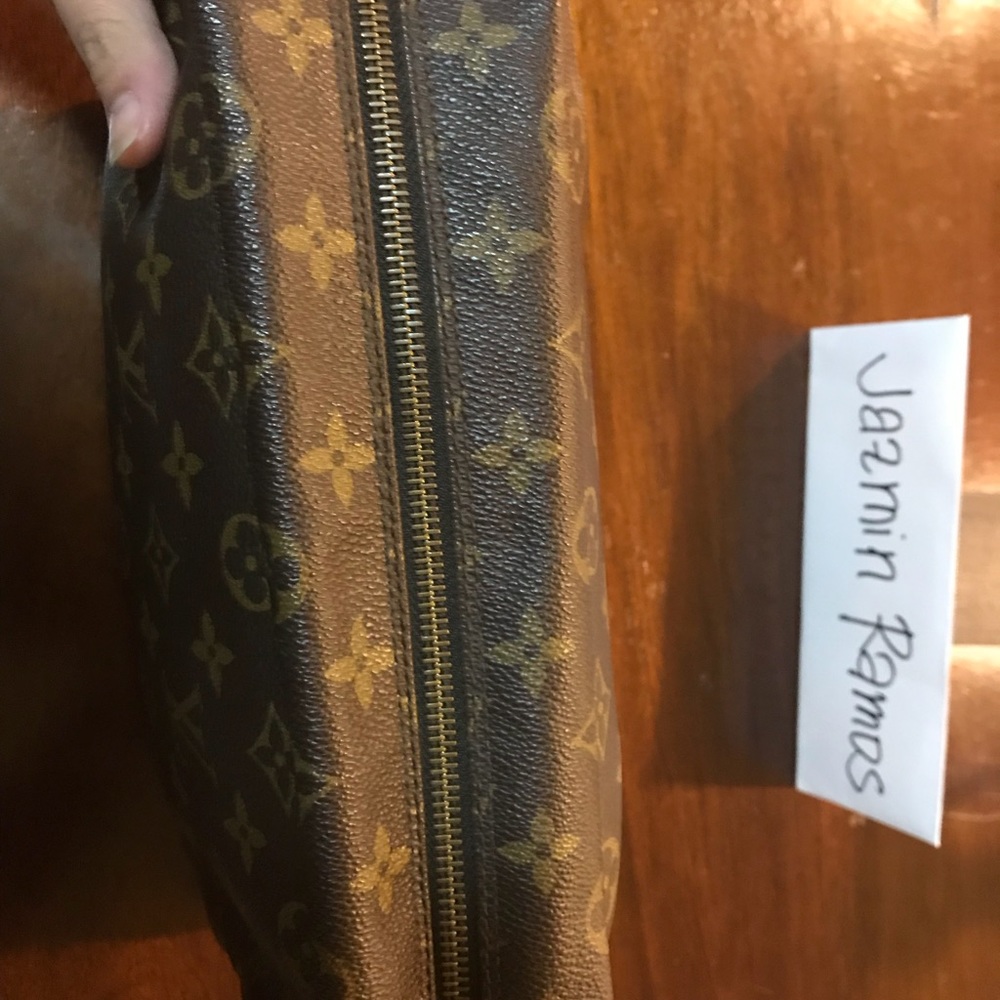 Authentic LV Pouch 28 🎉SOLD🎉 - Picture 7 of 8