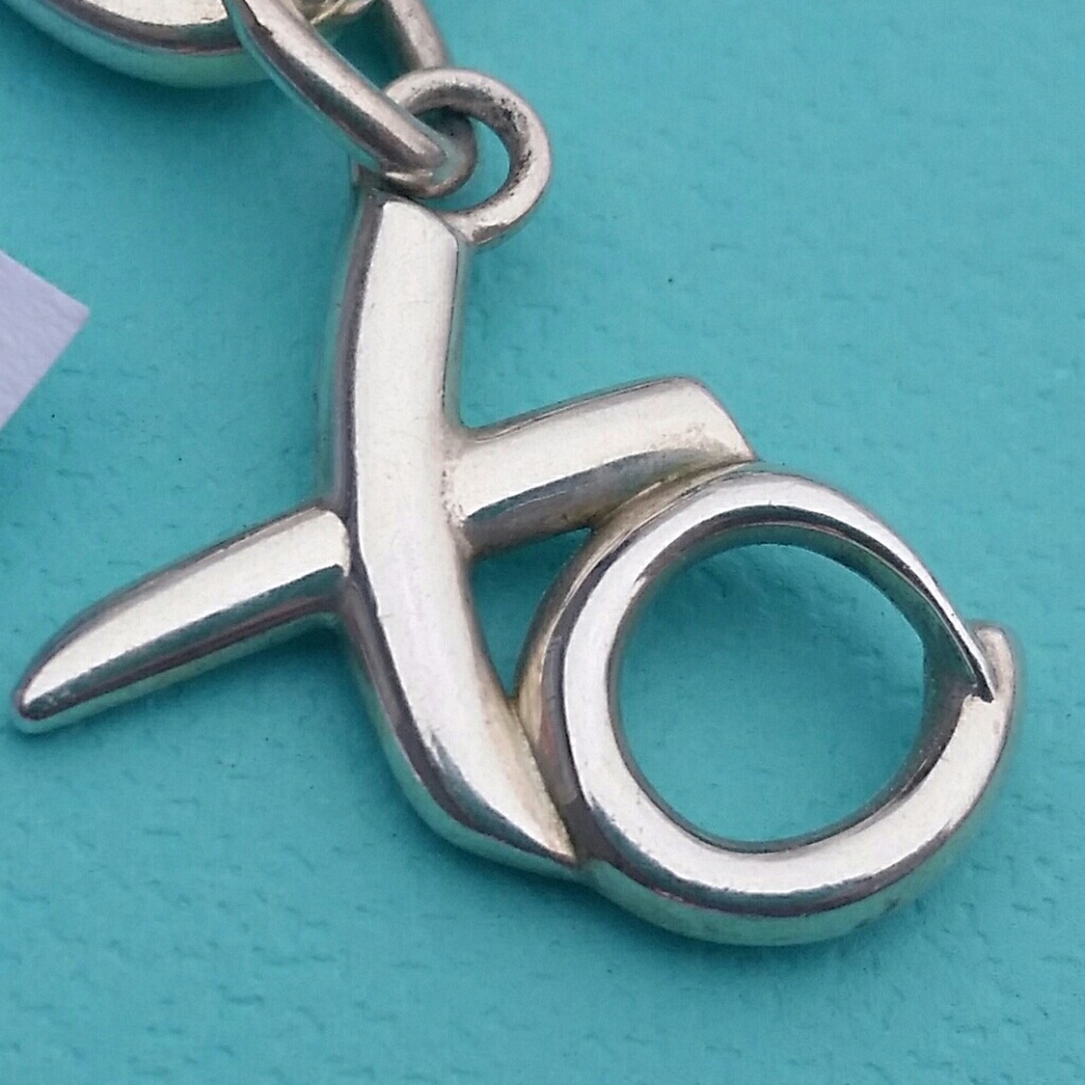 Tiffany & Co Paloma picasso love and kisses charm