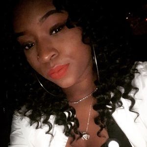 Meet your Posher, Monique