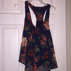 ✨3 for $12✨ Floral tank top