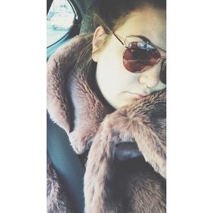 Meet your Posher, Caitlyn