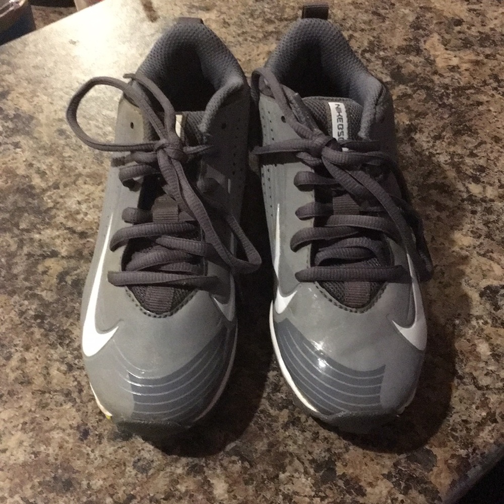 Boys size 13 Nike Vapor Baseball Cleats