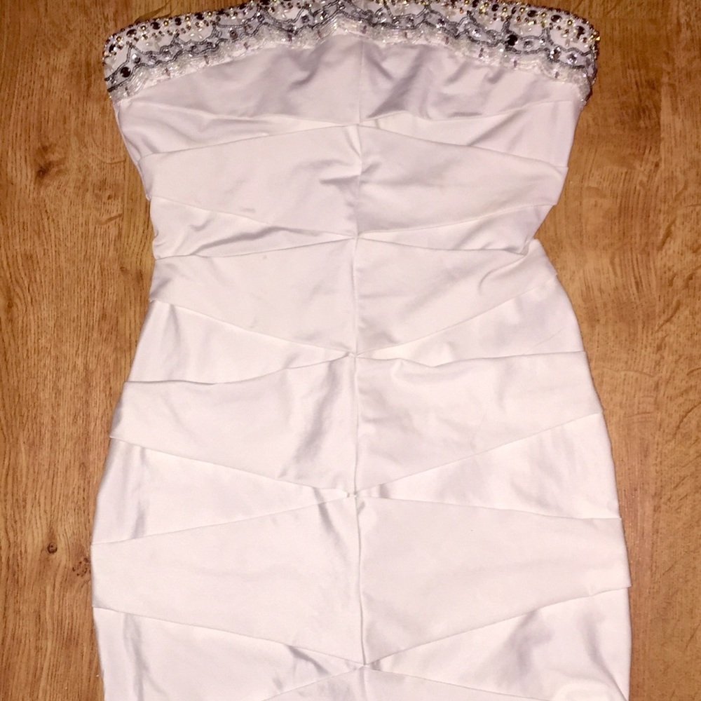 NikiBiki Strapless OffWhite Ruched Cocktail Dress