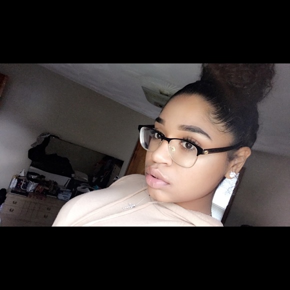 Meet your Posher, Dominika - Picture 1 of 1