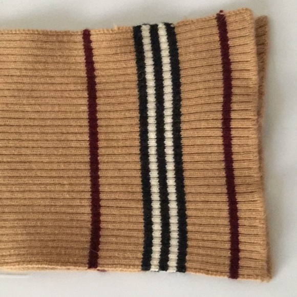 Burberry scarf - Picture 2 of 3