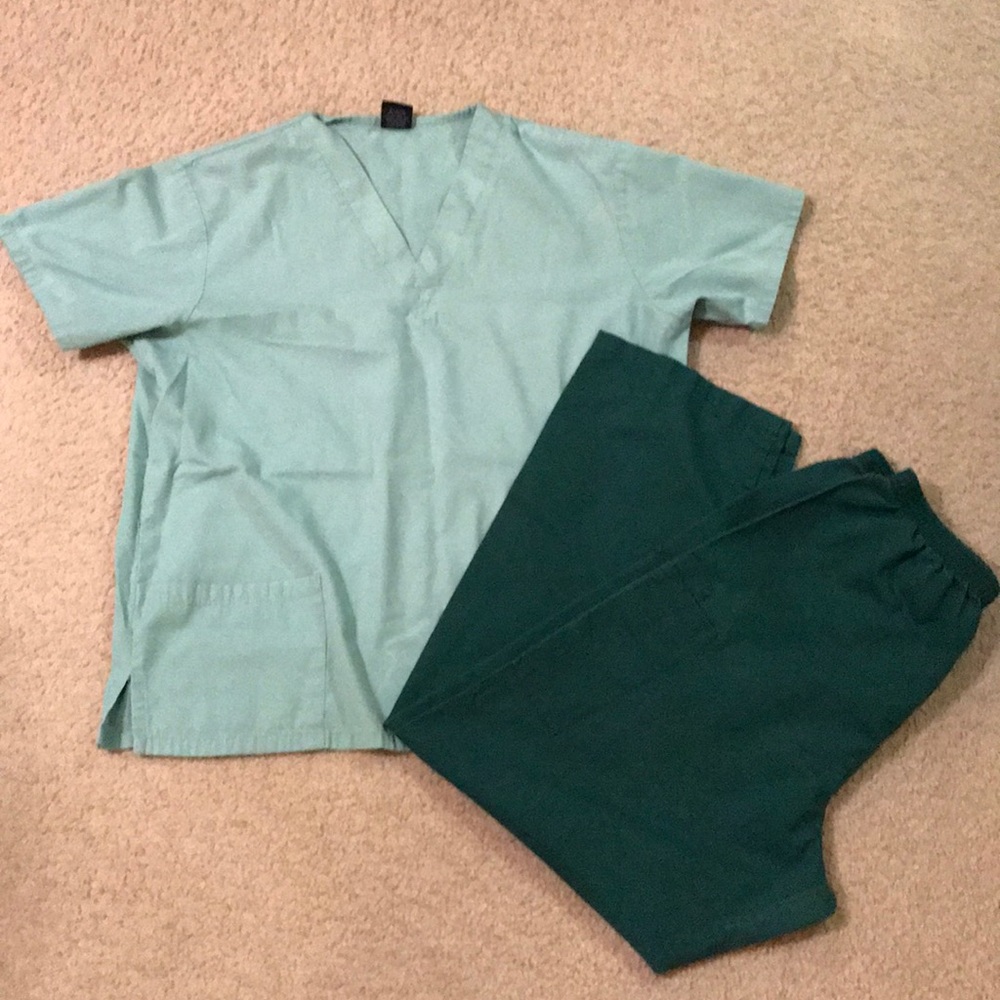 Scrub bundle top and bottom smoke free home.