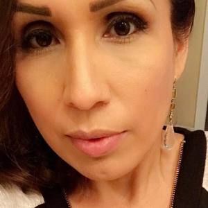 Meet your Posher, Adela