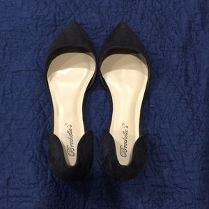 **Sale**Breckelle’s Dorsey pointed toe flats black