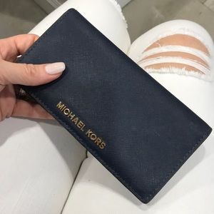 Michael kors wallet