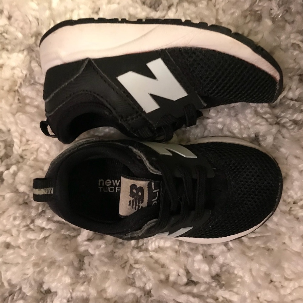Kids New Balance Sneakers, EUC