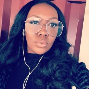 Meet your Posher, Mykia