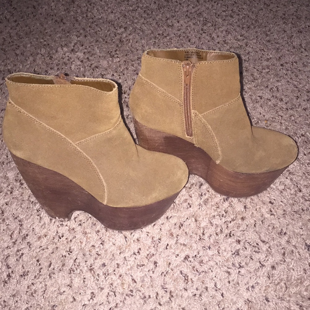 Bakers Wild Suede Platform Booties Sz 7.5