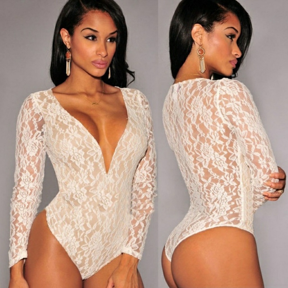 🔥White lace bodysuit*