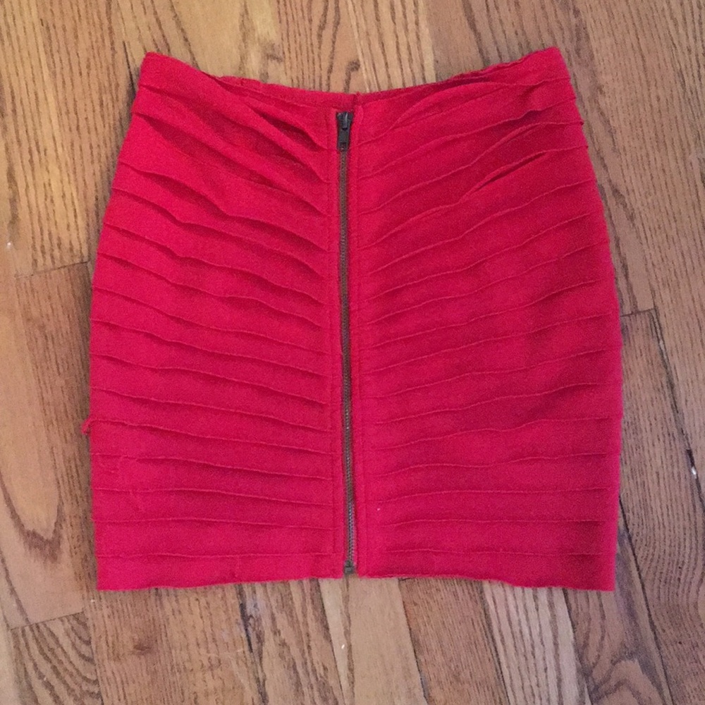 Silence + noise skirt