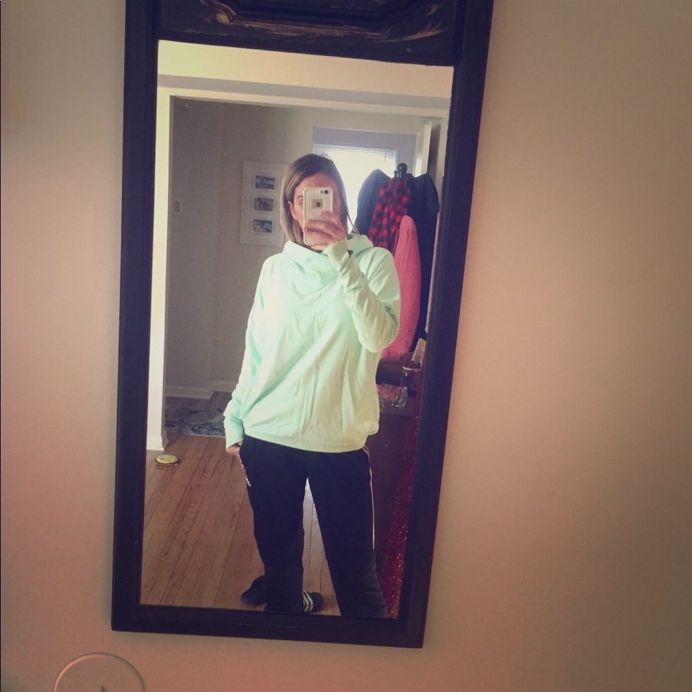 Lululemon mint green sweatshirt