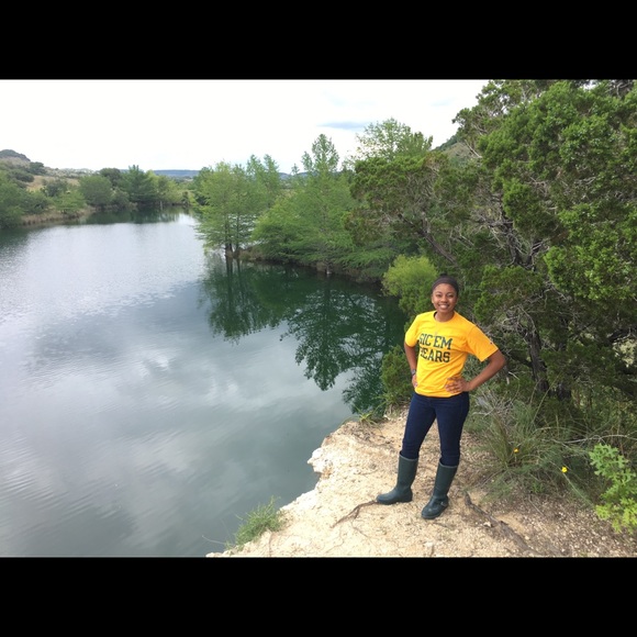 Meet Your Posher ☺️ - Picture 2 of 8