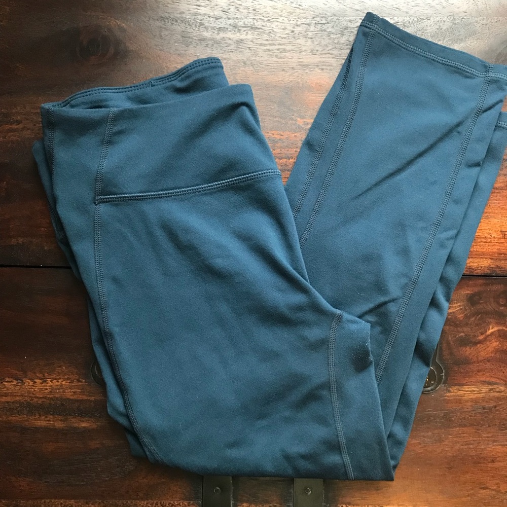 GapFit navy capri pants