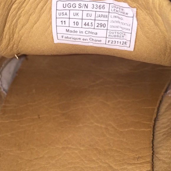 UGGS - Picture 3 of 8