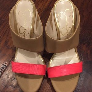 Jessica Simpson pumps