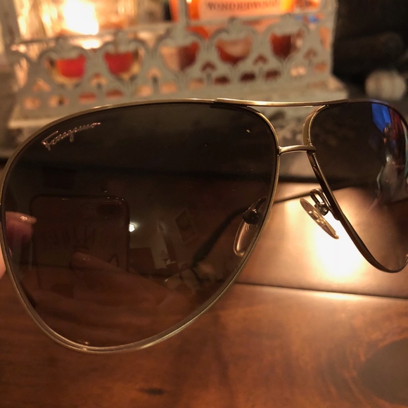 🎀Ferragamo Sunnies! LIKE NEW!! 150 OBO!!🎀 - Picture 3 of 5