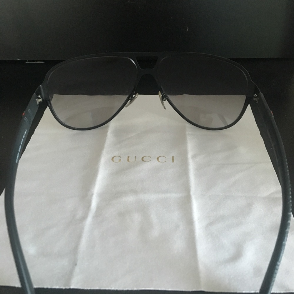 Gucci’s Glasses - Picture 2 of 6
