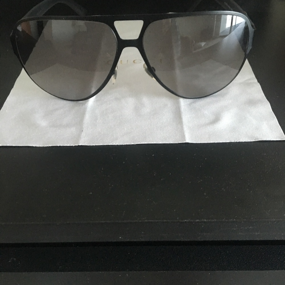 Gucci’s Glasses - Picture 4 of 6