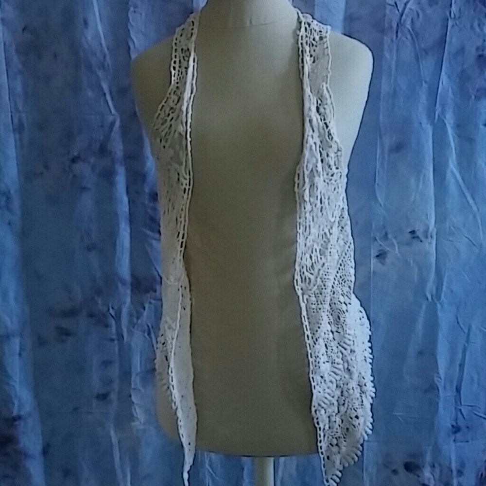 ❗ FINAL PRICE ❗Fang Cream Lace Sleeveless Shrug